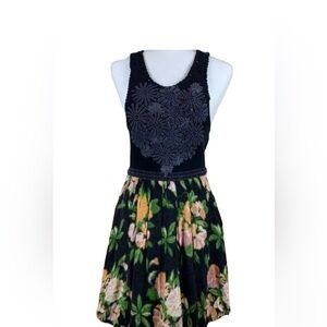 Free People Black Floral Wool Blend Crochet Lace Dress. Size M